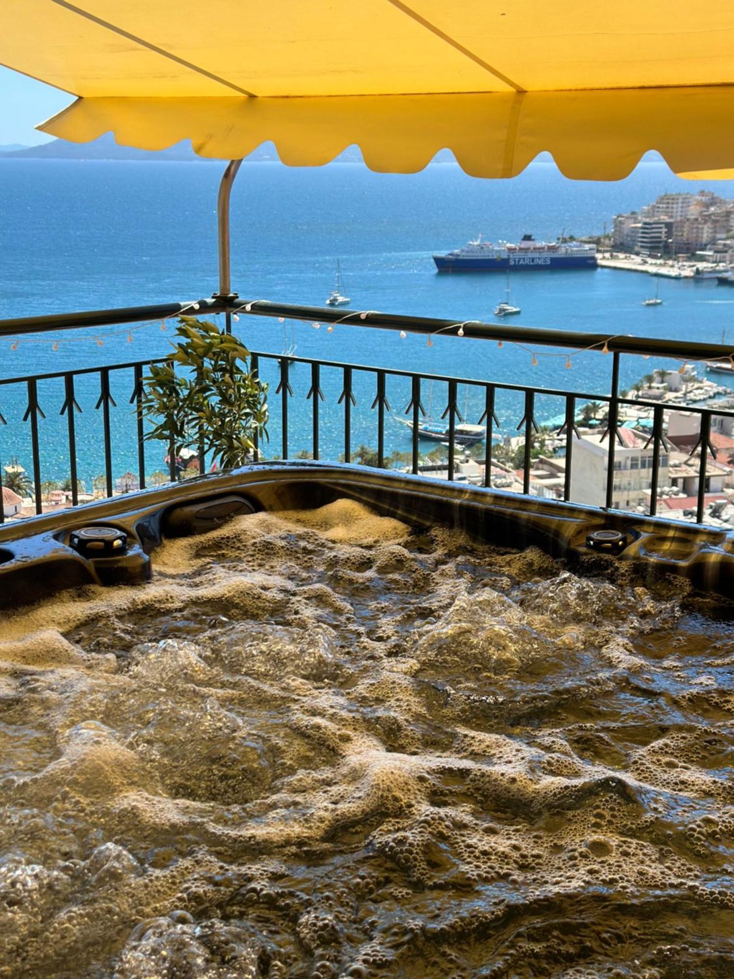 Lost At Sea Saranda Extérieur photo